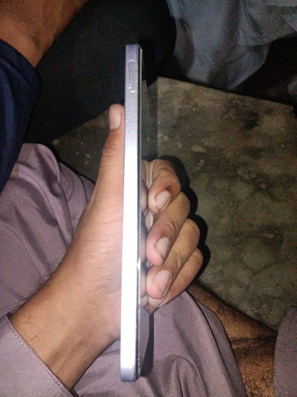 full box mobile bilkul new ha 1