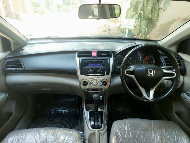 Honda City IVTEC 2017 Automatic in Mint Condition 4