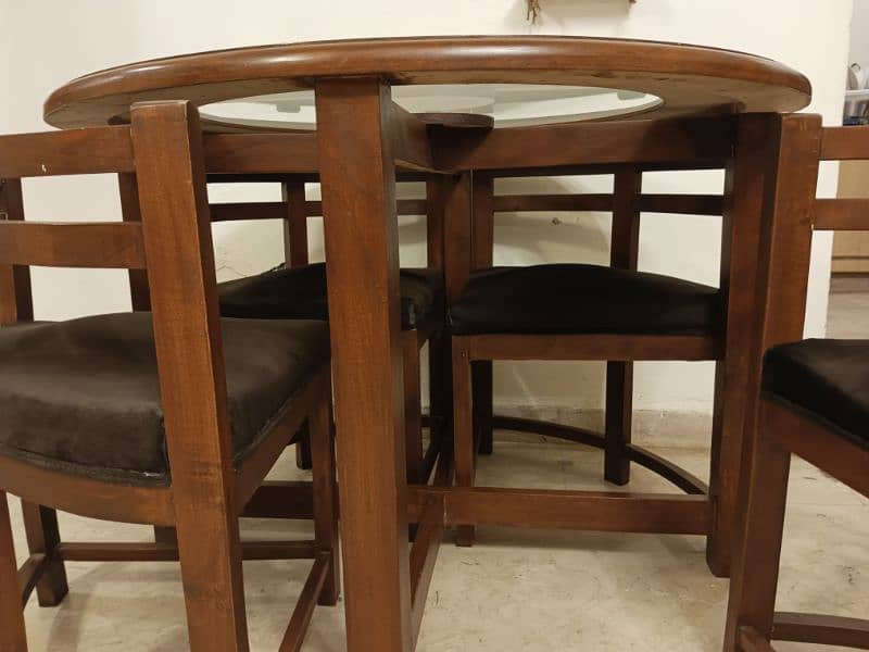 urgent sale dining table 10/10 condition 6