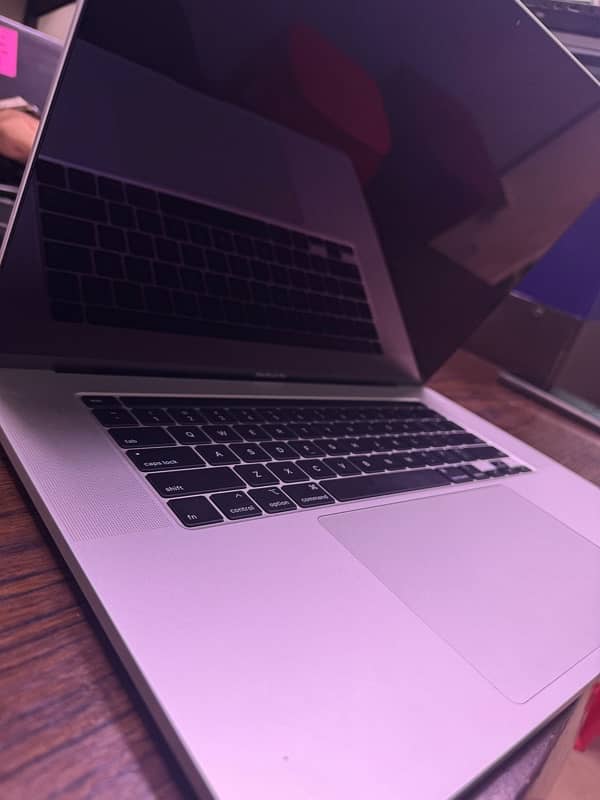 APPLE MACBOOK PRO 2019 2