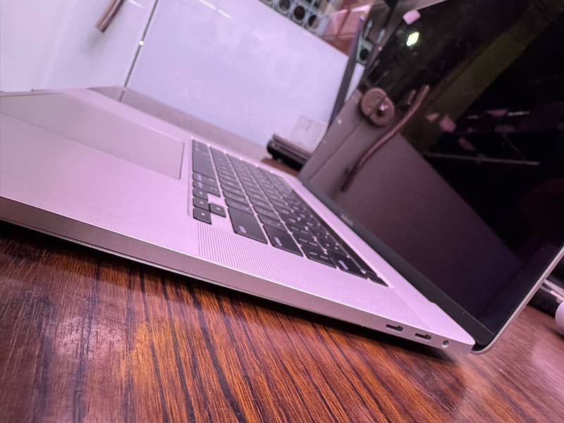 APPLE MACBOOK PRO 2019 4