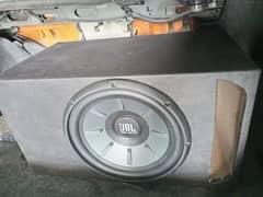 Amplifier and woofers in good condition