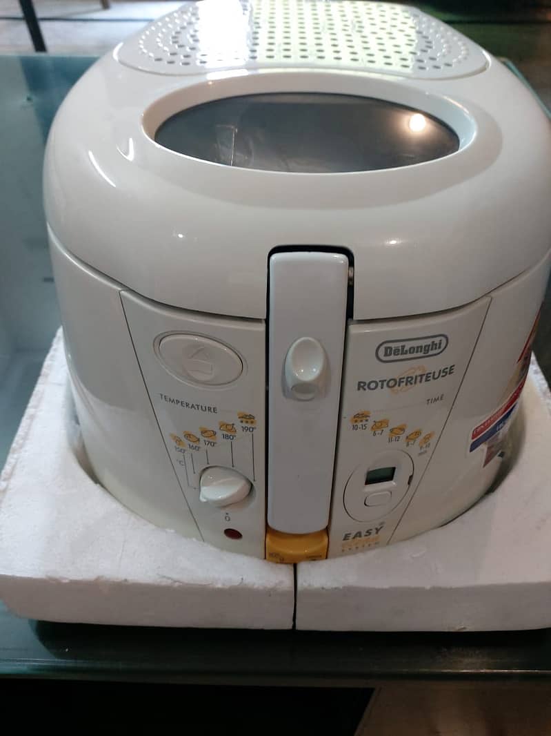 Delonghi Electric Deep Fryer with Rotating Basket, 220 F895 0