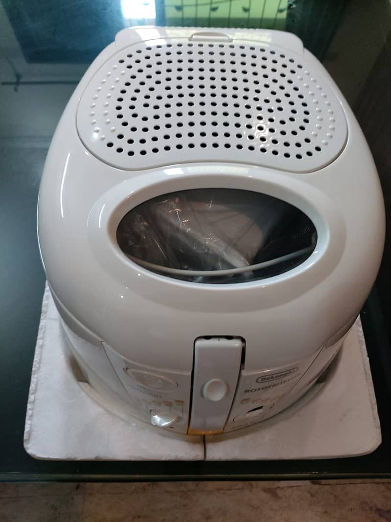 Delonghi Electric Deep Fryer with Rotating Basket, 220 F895 3