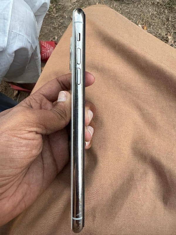 I phone 11 Pro Max 256gb Pta Approved 4