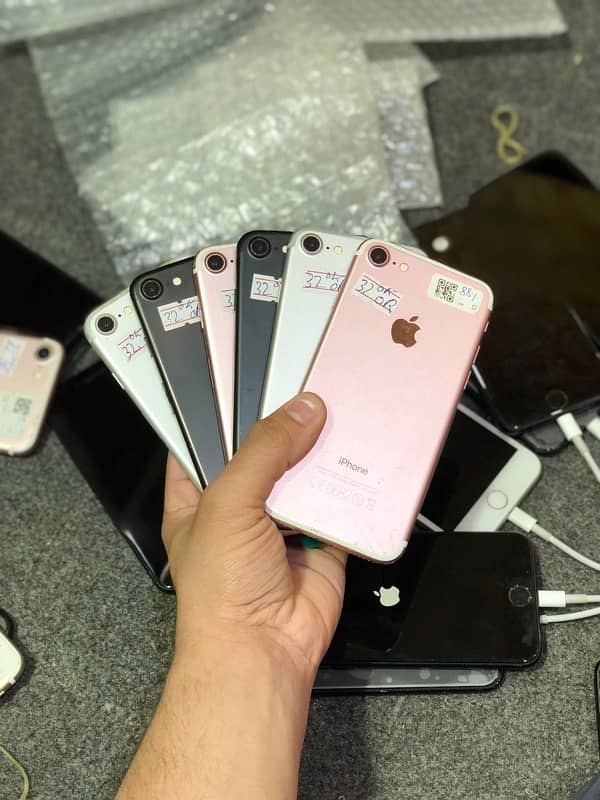 Iphone 5,5s,6,6s,7,7Plus,8,8Plus Quantity Available At wholeSale Rates 6