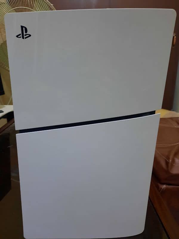 Ps5 Slim with 2 controller 10/10 condition UK version 4