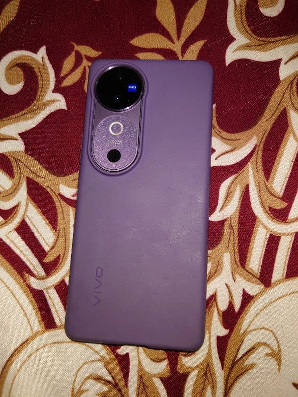 Vivo V40 3