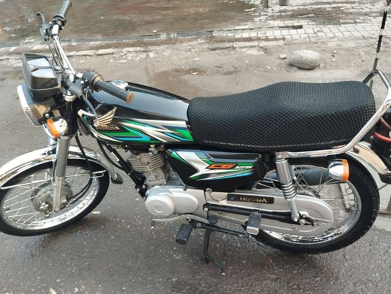 Honda CG 125 Total Genuine Condition with Single Hand use 3