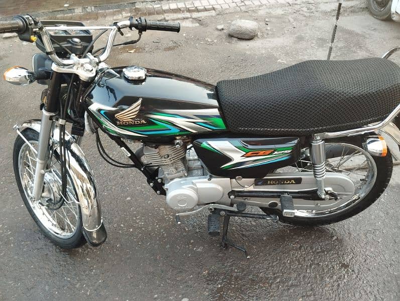 Honda CG 125 Total Genuine Condition with Single Hand use 6