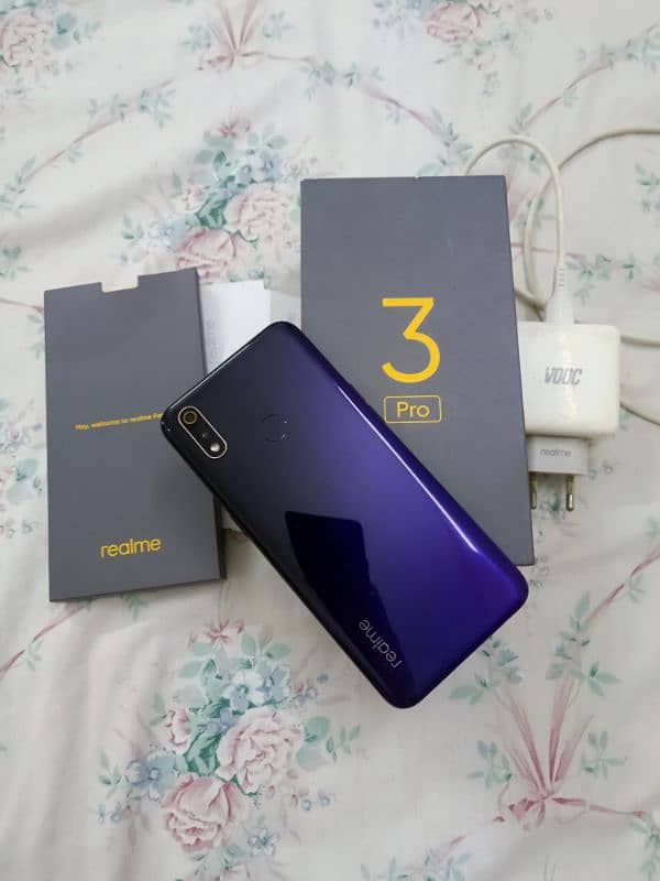 realme 3 pro 6/128 0