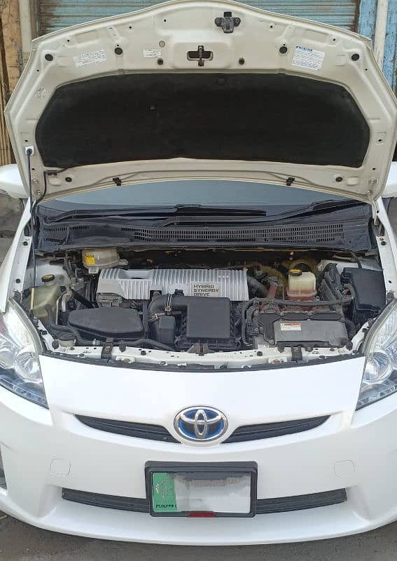 Toyota Prius 2010/2014 Perl White. 14