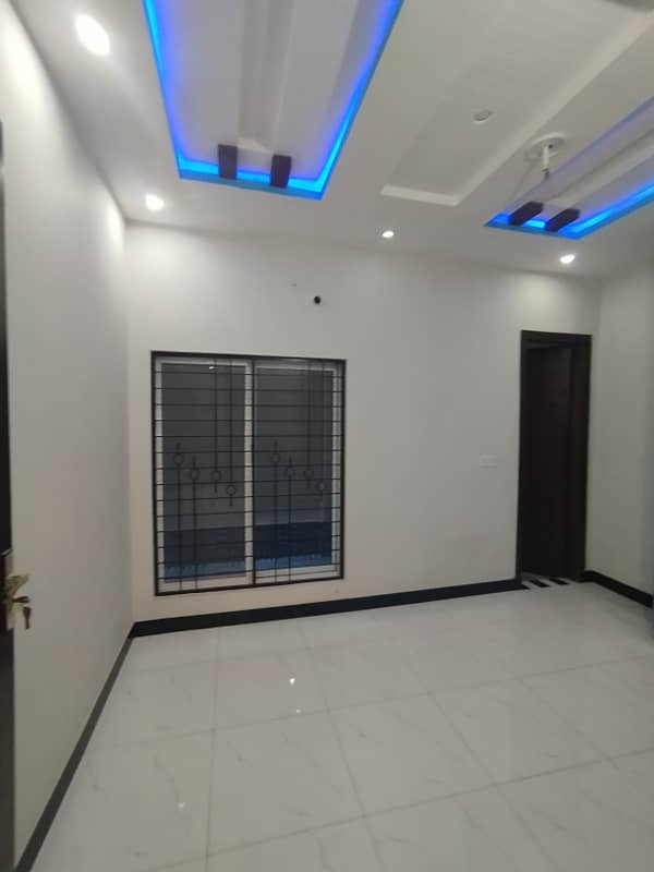 4 MARLA TRIPLE STORY HOUSE FOR SALE IN HIGHCOURT PHASE 2 COLLEGE ROAD LAHORE 5