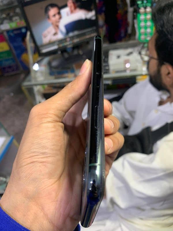 iphone 11 pro max 64GB urgent for sale 4