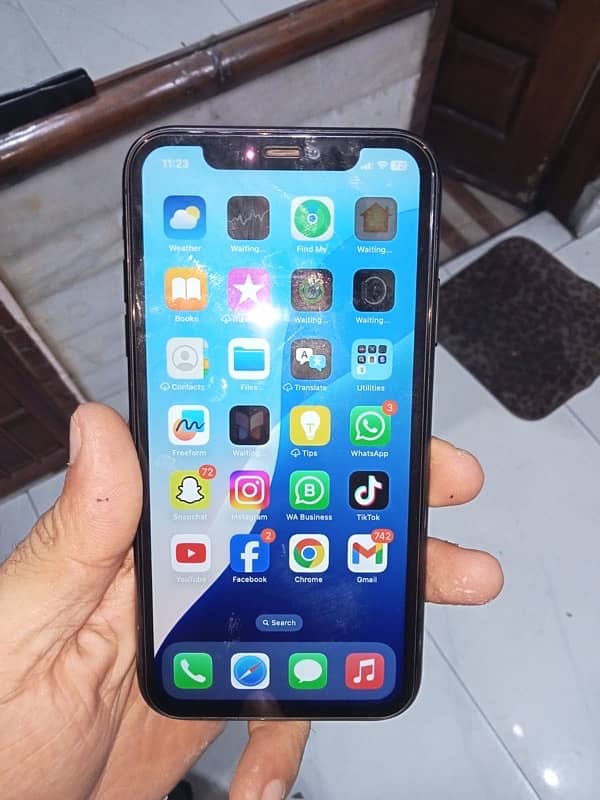 IPHONE 11 64gb simworking 3