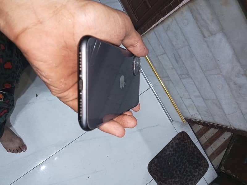 IPHONE 11 64gb simworking 9