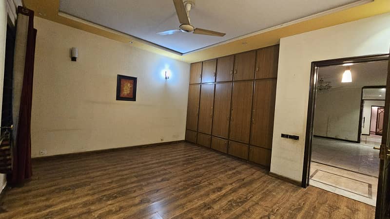 1 Kanal well Maintained house for rent 1