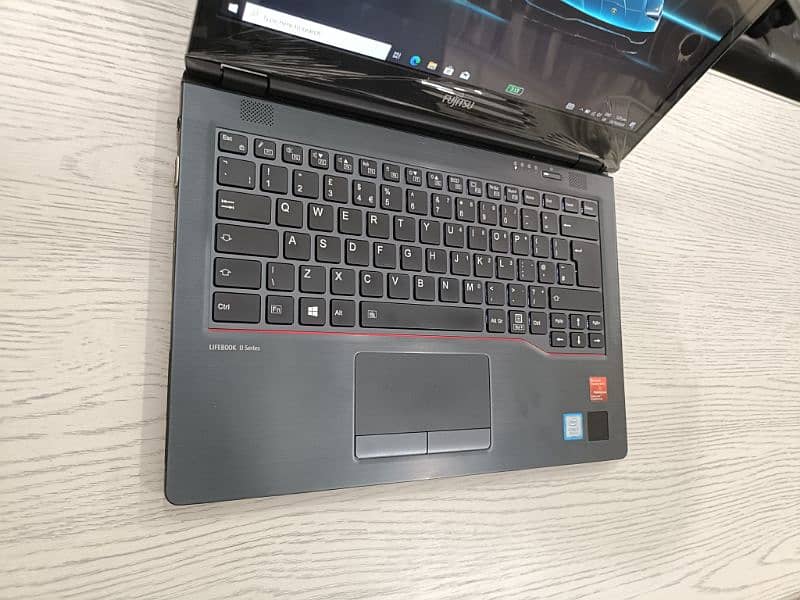 Fujitsu Lifebook U748 core i7 8th gen quadcore 14 inch 1080p ips 3