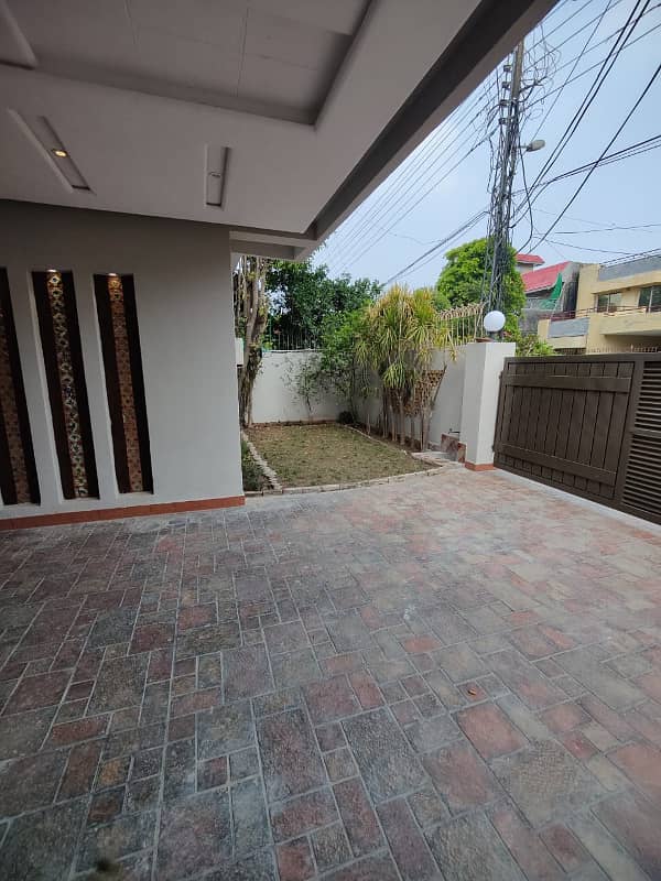 10 Marla Renovated House For Sale In DHA Phase 3 Block Z 2