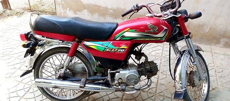 Mere pass 2 bikes han honda cd 70 2023 and 2022 for sell 0