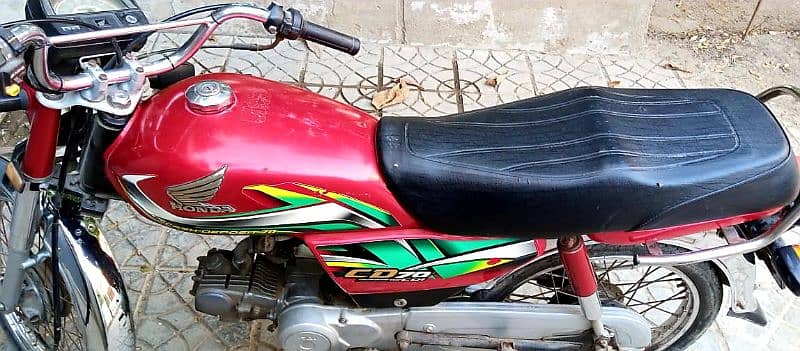 Mere pass 2 bikes han honda cd 70 2023 and 2022 for sell 2