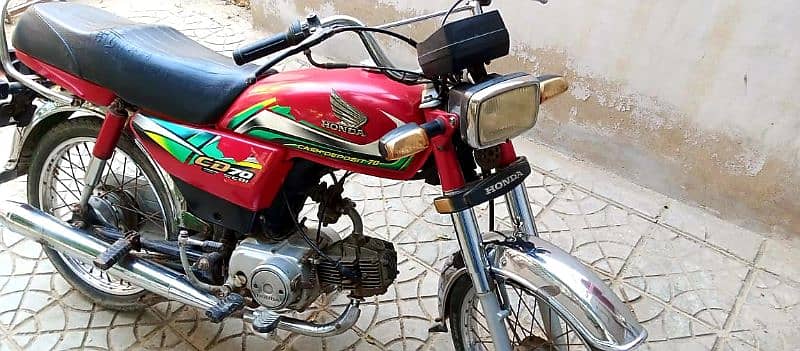 Mere pass 2 bikes han honda cd 70 2023 and 2022 for sell 7