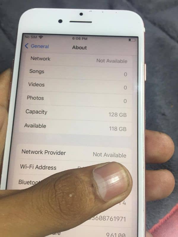 i phi e 7 non pta . . . 128gb . . 03705181132 watsapp 2