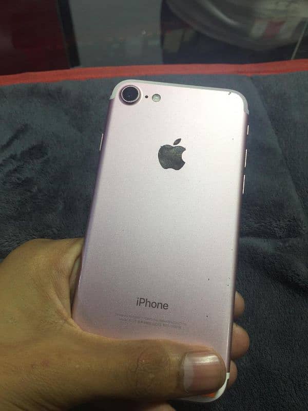 i phi e 7 non pta . . . 128gb . . 03705181132 watsapp 3