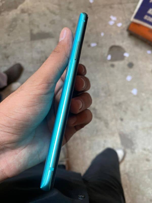 OnePlus 8T 10/10 No scratch 2