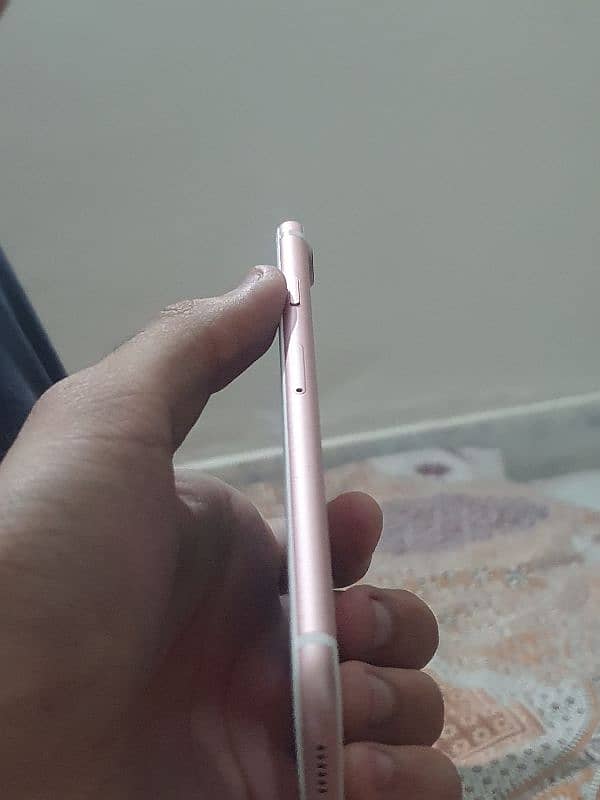 IPhone 7, 32 GB, PTA approved, Rose pink colour. 2