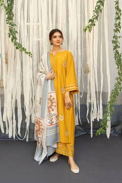 Winter Collection/3 Pcs Unstitched Dhanak & Khaddar Embroidered Suit