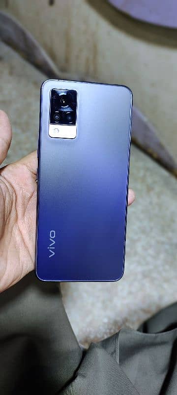 vivo v 21 8/128 with box charger 1