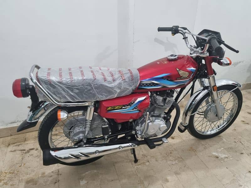 Honda CG-125 1000km use 2024 model registered end of 2023 3