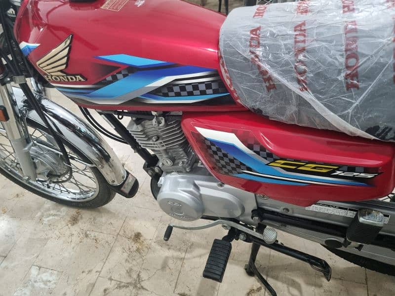 Honda CG-125 1000km use 2024 model registered end of 2023 4