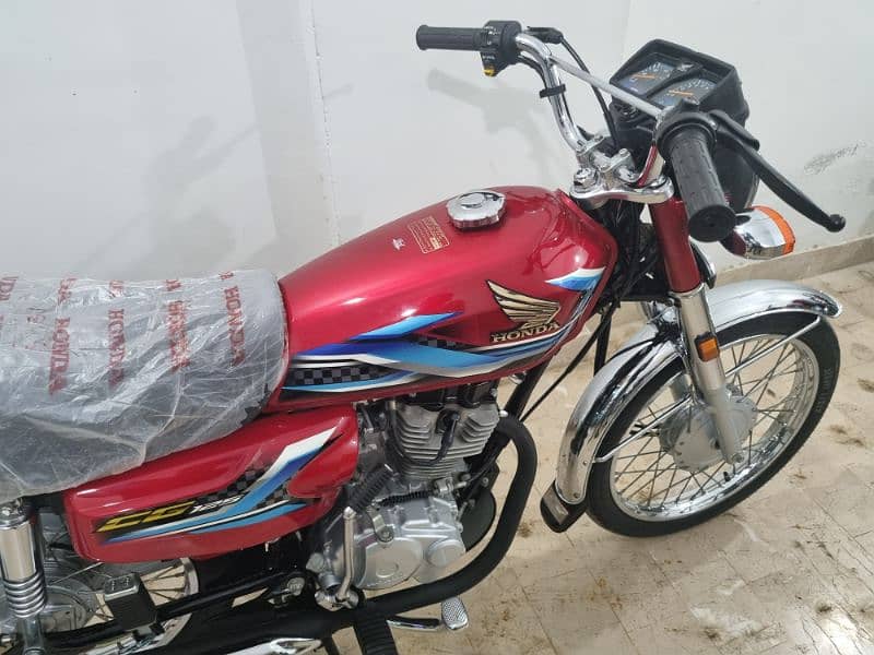 Honda CG-125 1000km use 2024 model registered end of 2023 8