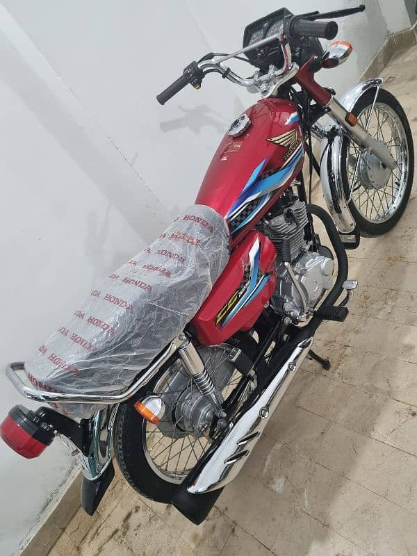 Honda CG-125 1000km use 2024 model registered end of 2023 9