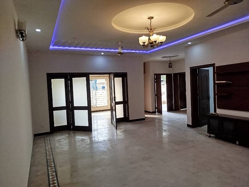 10 Marla Beautiful House For Rent in Bahria town Near to Civic Centre 1