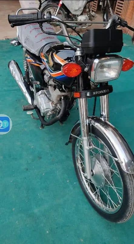 CG Honda 125 sukkur number 3