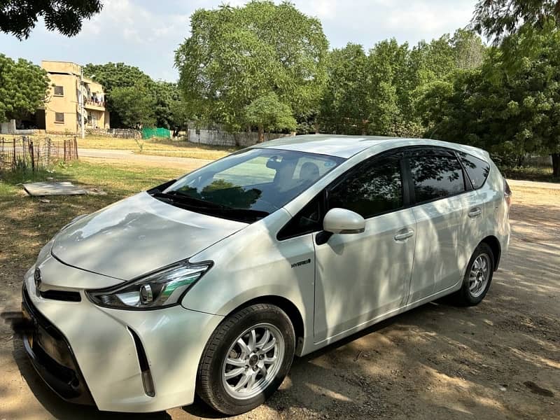 Toyota Prius Alpha 2015/18 3