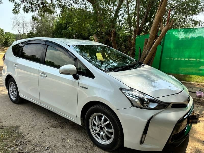 Toyota Prius Alpha 2015/18 5