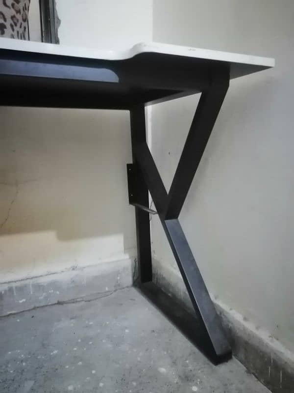 computer table 3