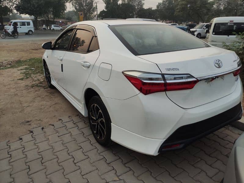 Toyota Corolla Altis 2023 4