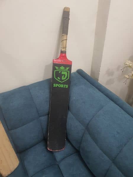 set of 4 one hardball bat one fiberbat one wicket and use ball 1