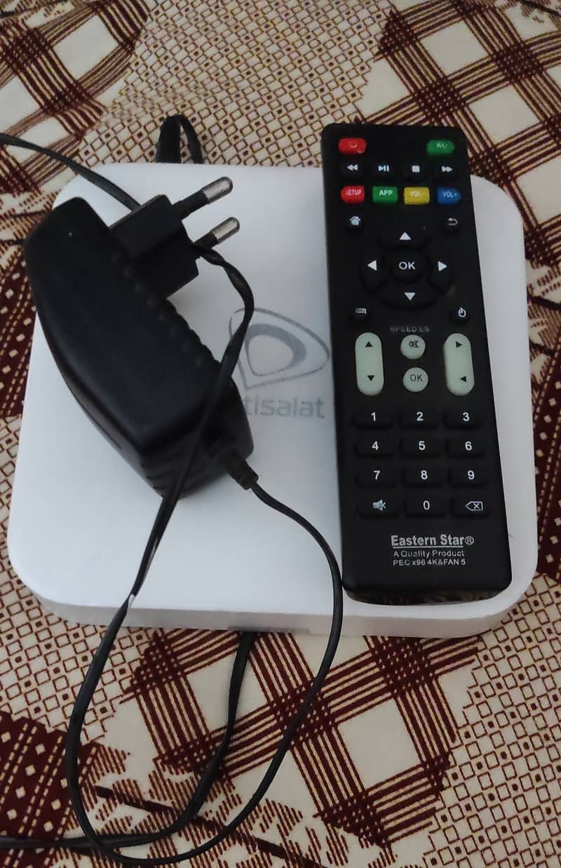 Etisalat android box v7 with remote and adapter for sell 1