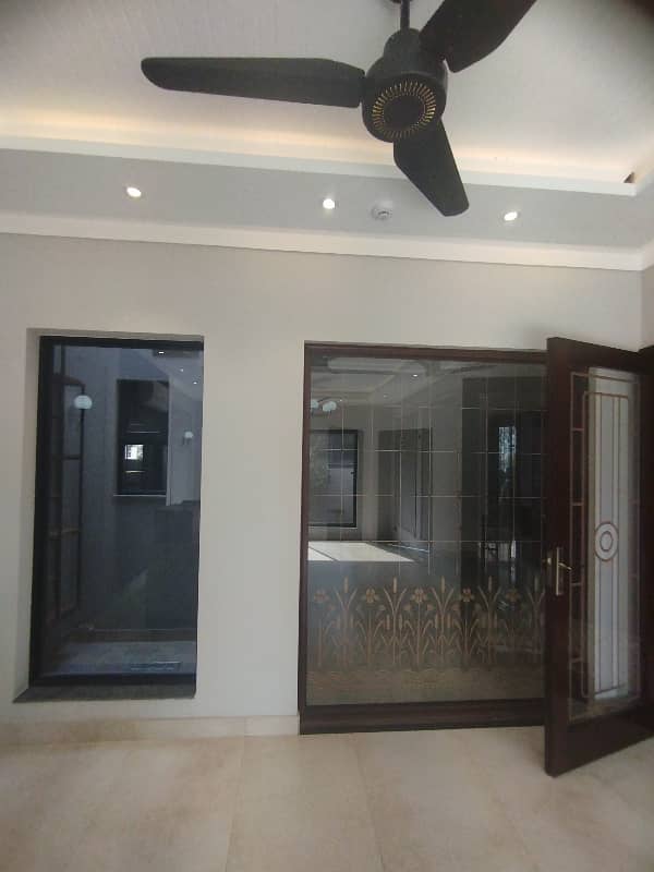 1 Kanal Beautiful First Floor Available For Rent 1