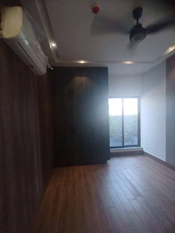 1 Kanal Beautiful First Floor Available For Rent 5