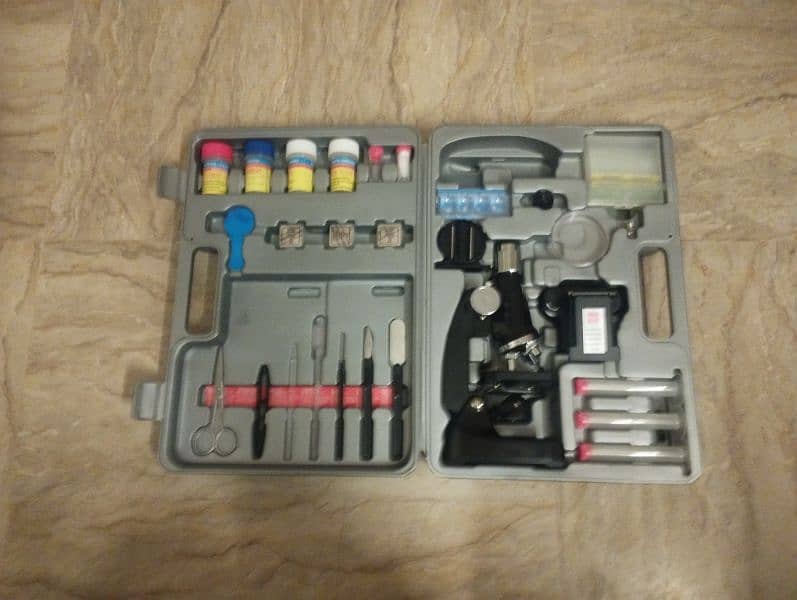 Microscope set with brand new condition 2