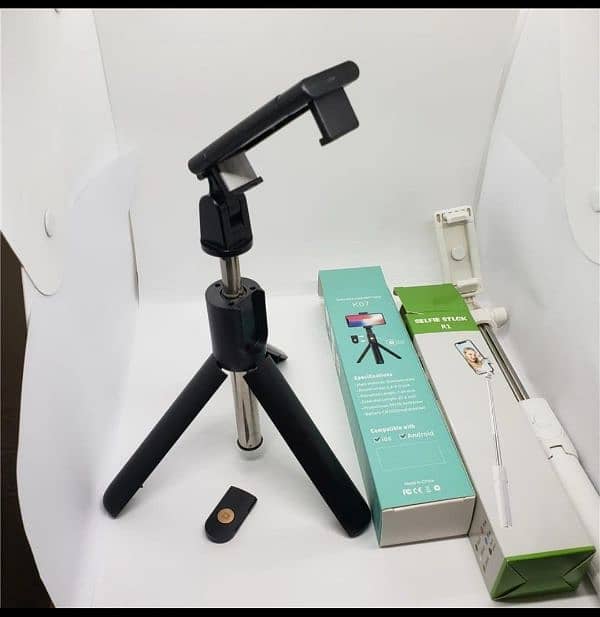 Foldable Selfie stick with LED light 1