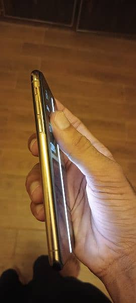 Iphone xs 512GB non pta. . . Line On Panel 4