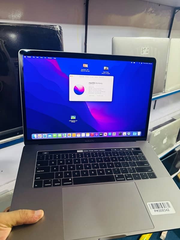 MacBook Pro 2019  core i9 ram 32 512 ssd 15 inch display 4 gb graphics 4